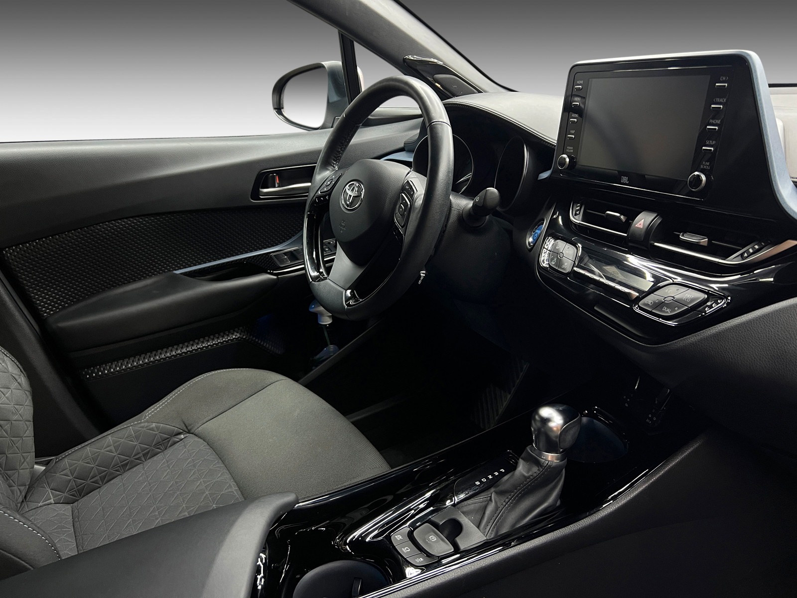 Toyota C-hr   image13