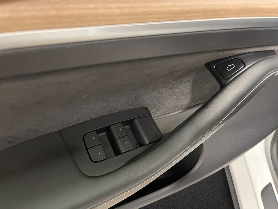 Tesla Model Y   image13