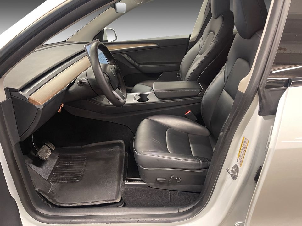 Tesla Model Y   image14